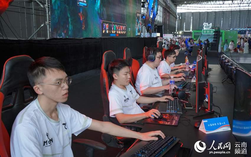 著吸引球迷 著吸引球迷